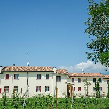 Alloggi Agrituristici Le Vignole ファームステイ